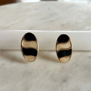 Vintage Earrings Gold Tone Black & Cream Enamel Studs